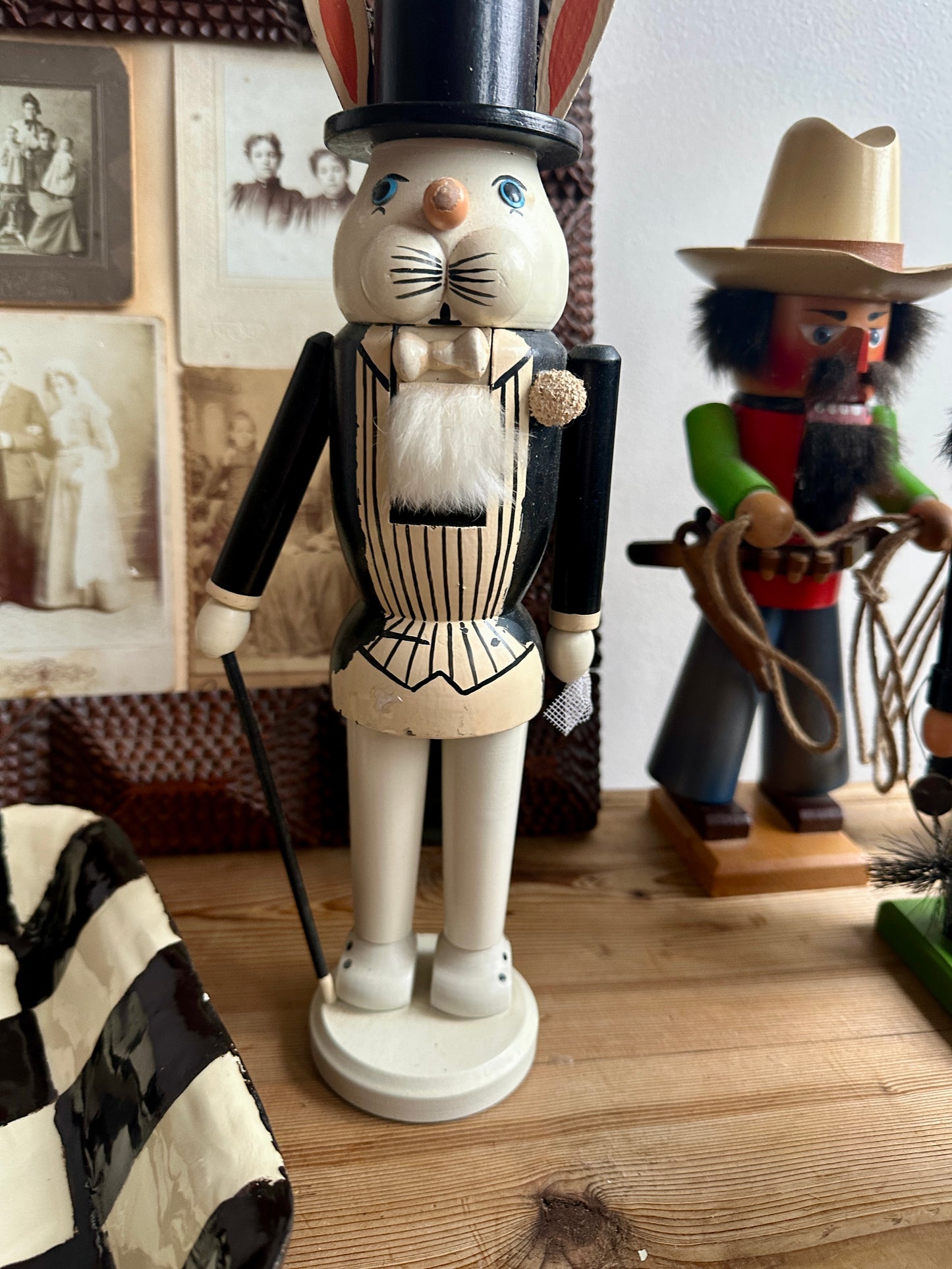 Erzgebirge Mr. Rabbit Nutcracker