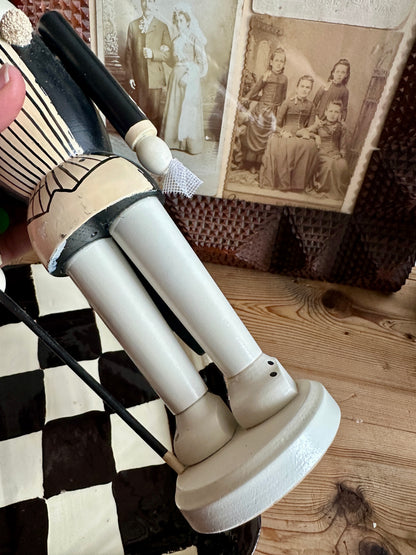 Erzgebirge Mr. Rabbit Nutcracker