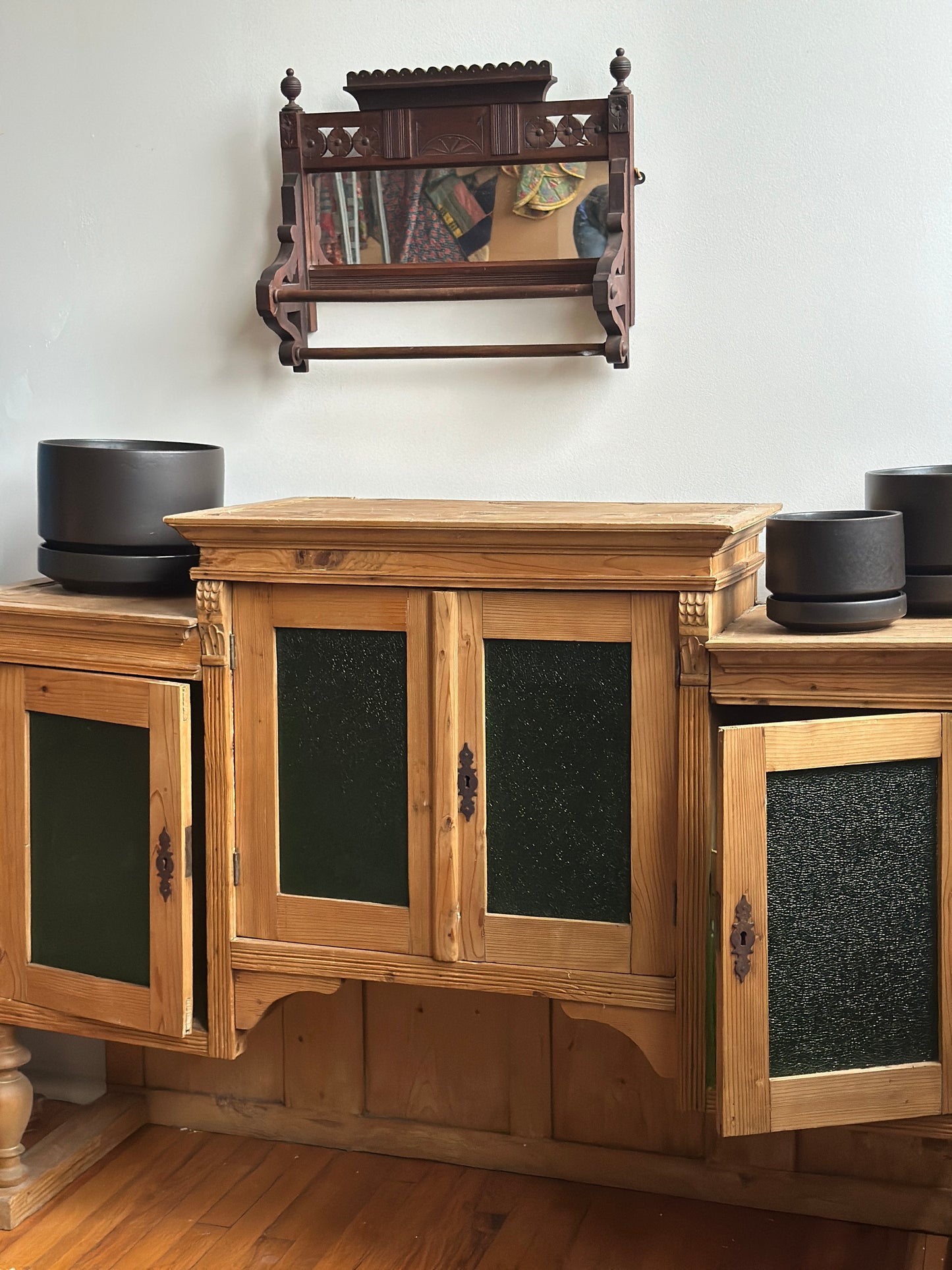 Eastlake Mirrored Towel Rack