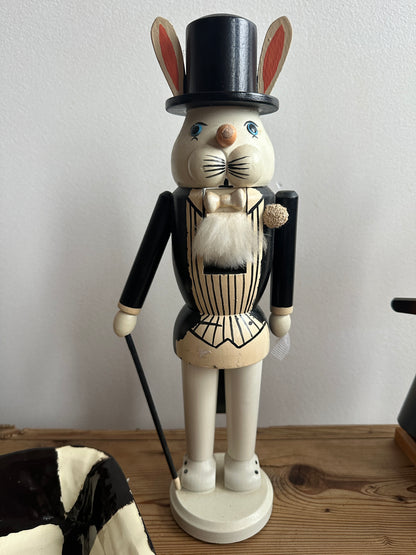 Erzgebirge Mr. Rabbit Nutcracker
