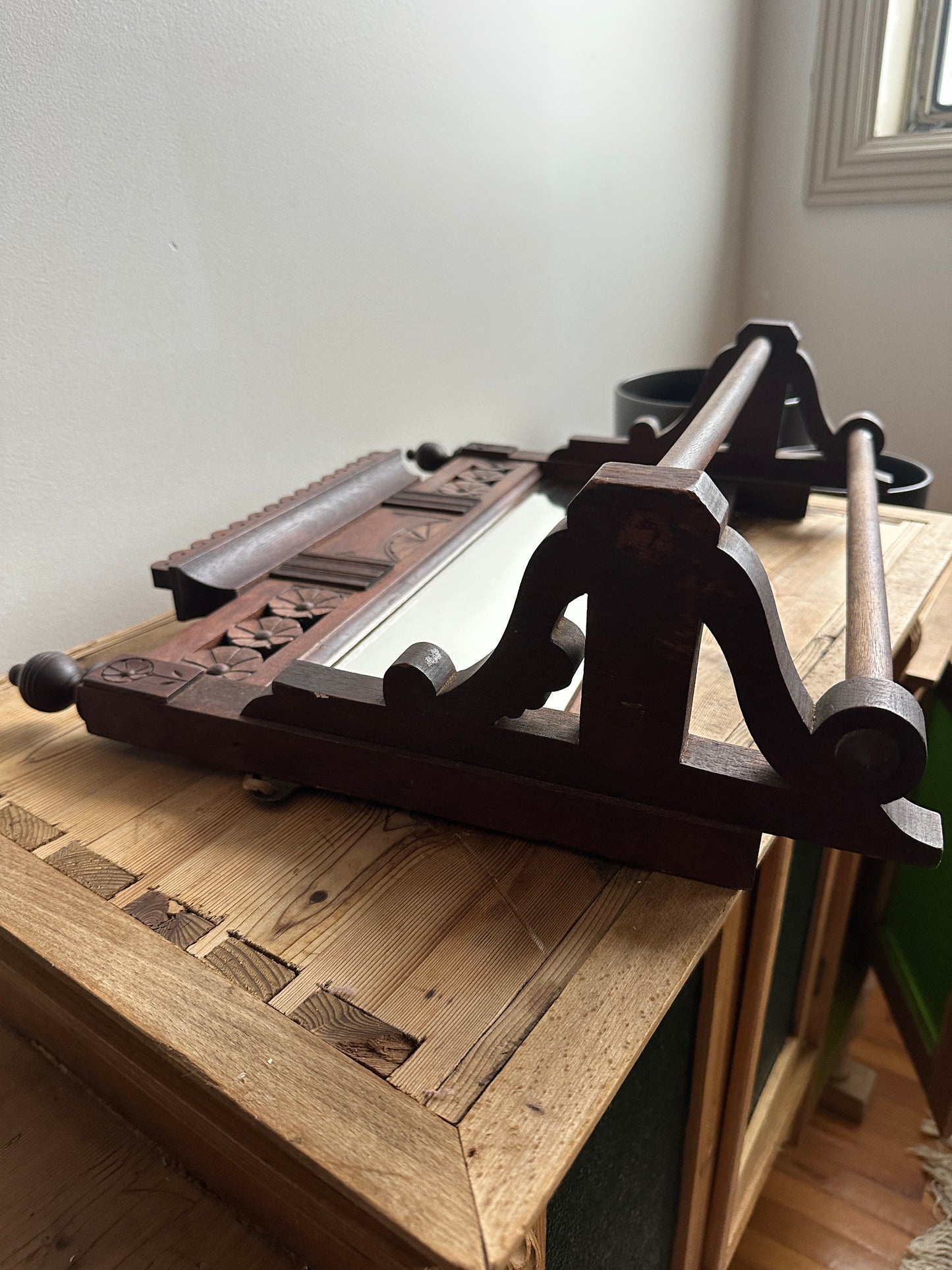 Eastlake Mirrored Towel Rack